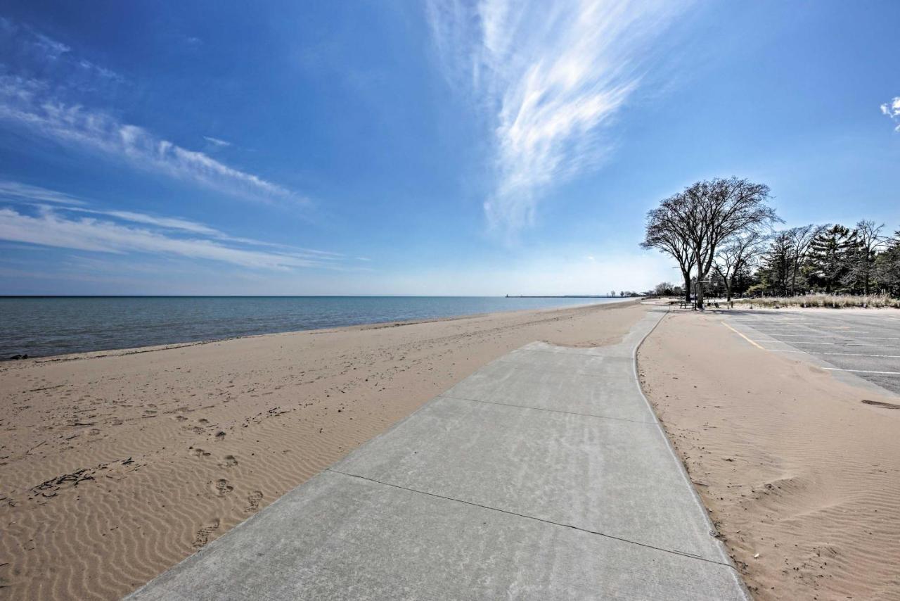 Anias Retreat With Deck Walk To Lake Michigan! Two Rivers Exterior foto